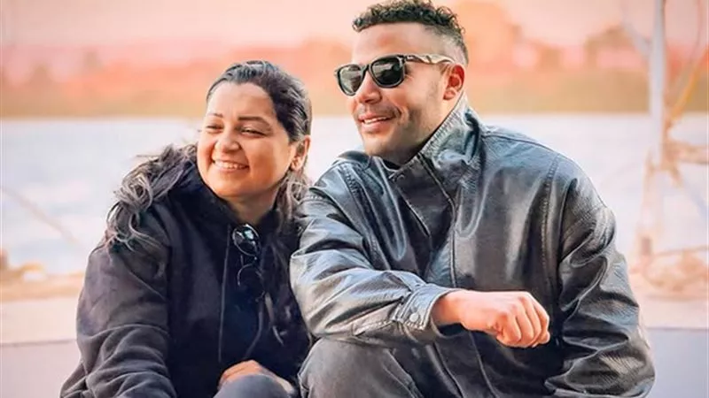 محمد إمام يشيد بالمخرجة شيرين عادل في كواليس 