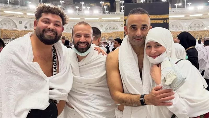 منة شلبي وزوجها أحمد الجنايني يستقبلان عام 2026 من أمام الكعبة أثناء أداء العمرة