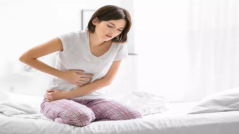 بحث أمريكي يكشف سبب ارتفاع إصابة النساء بمتلازمة القولون العصبي.. ما العلاج؟