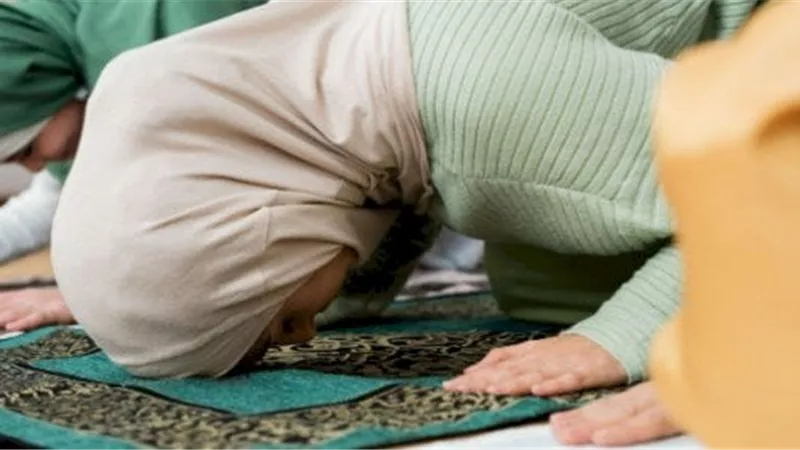 ماذا يفعل المصلي حال شكه في عدد ركعات الصلاة؟.. أمين الفتوي يُجيب