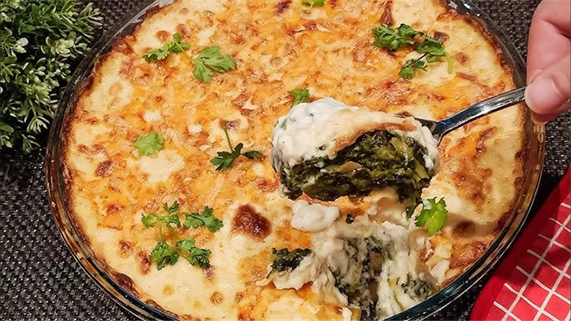 شهية ومغذية.. طريقة عمل السبانخ بالبشاميل واللحم المفروم