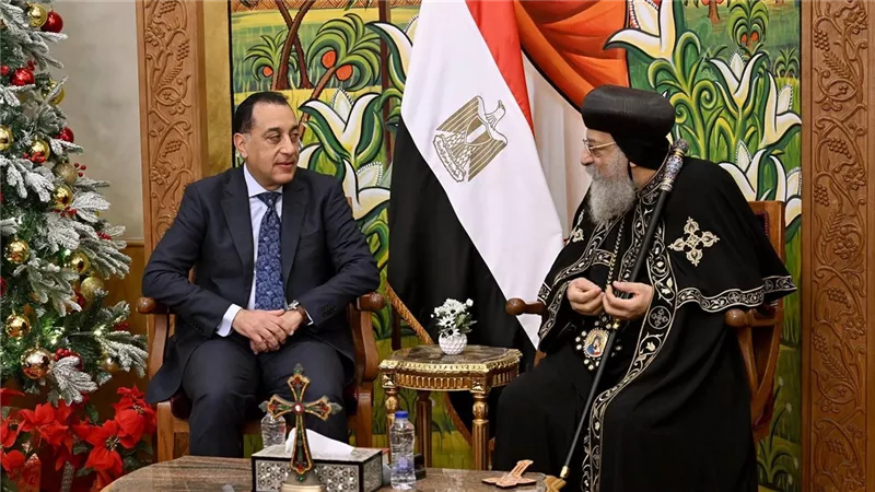 رئيس الوزراء يهنئ قداسة البابا تواضروس الثاني بمناسبة عيد الميلاد المجيد (صور)