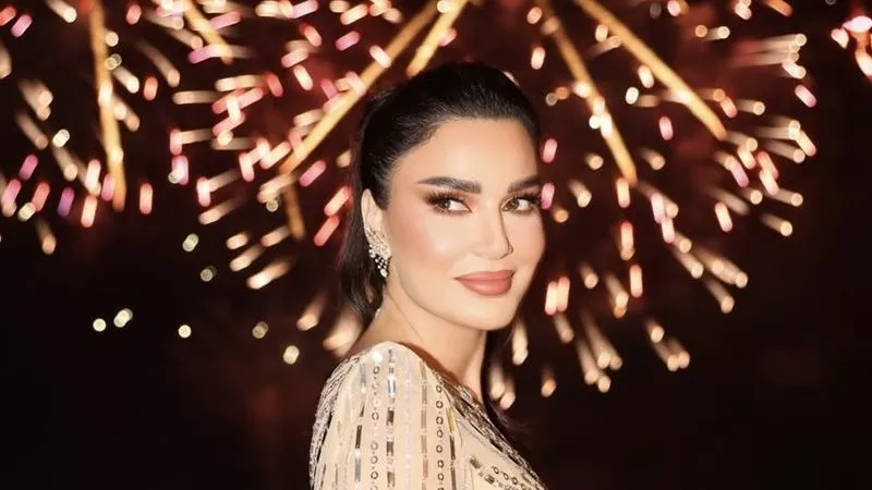 سيرين عبد النور تتألق بالذهبي بتوقيع طوني ورد في آخر ظهور