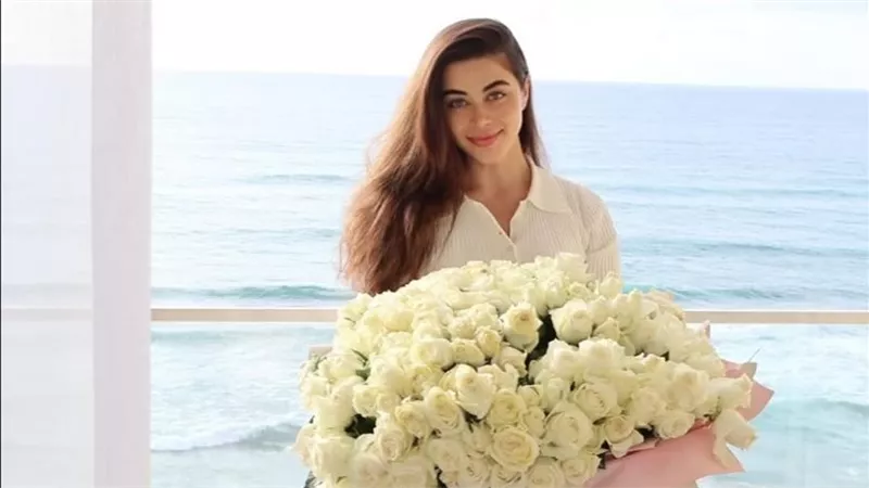 يارا السكري تتألق بالورود البيضاء في أول جلسة تصوير لها عام 2026