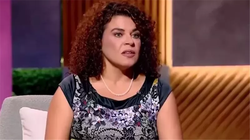 بلاغ رسمي من منى هلا ضد سائق بعد خلاف مروري.. من هي؟