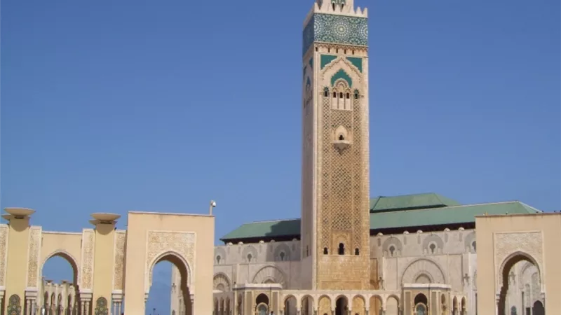 مسجد الحسن الثاني بالدار البيضاء… تحفة معمارية إسلامية شامخة على ضفاف الأطلسي