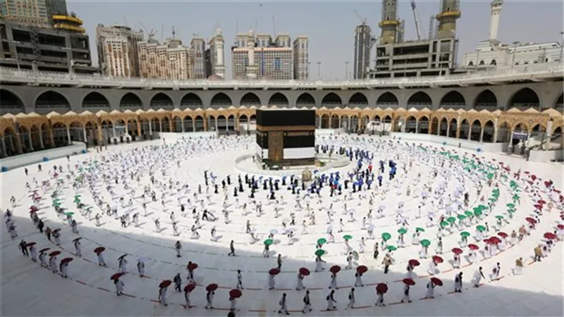 تفسير حلم الطواف حول الكعبة في المنام للعزباء والمتزوجة