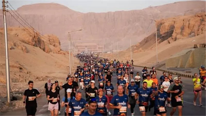 بمشاركة عدّائين من 50 جنسية.. انطلاق ماراثون مصر الدولي بالأقصر