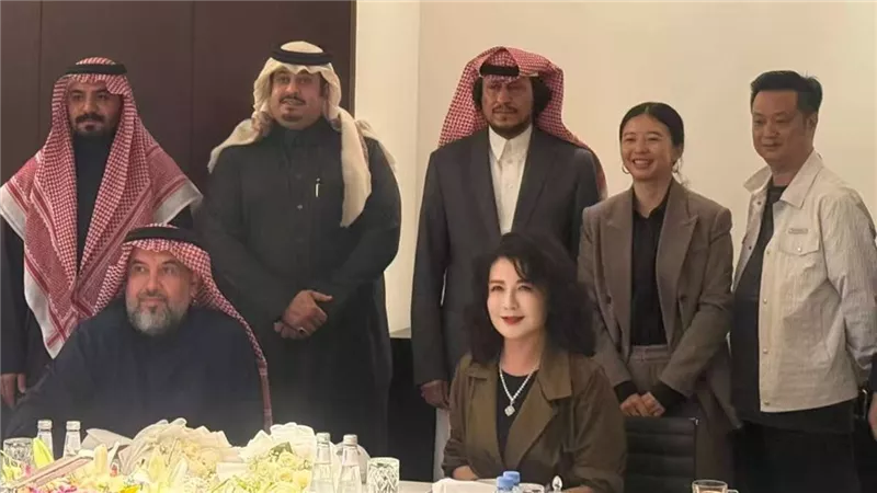 الدكتور محمد العرب يعلن عن اتفاق استثماري بقيمة 8 مليارات دولار لإنشاء محطة تحلية مياه