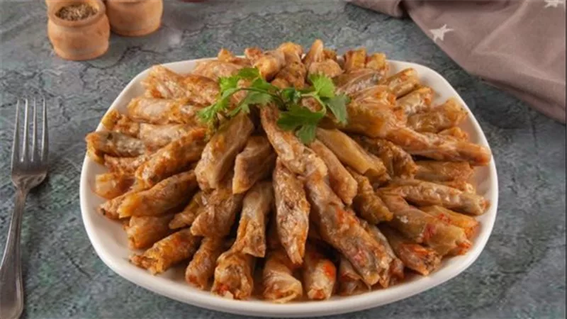 طريقة عمل محشي الكرنب اللذيذ بخطوات سهلة في مطبخك 