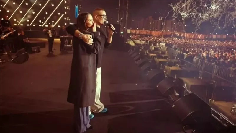 جنا تخطف الأضواء مع عمرو دياب في حفل المنارة وتتصدر الترند 2026