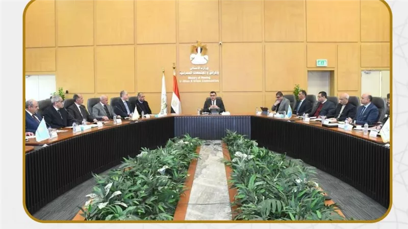 وزير الإسكان يتابع مستجدات  منطقة الأعمال المركزية بالعاصمة الجديدة