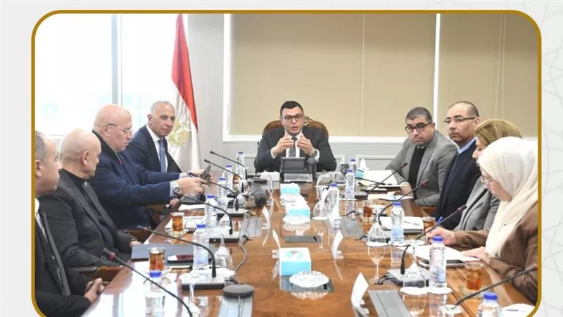 وزير الإسكان يبحث مع مسئولي شركة السويدي دفع العمل بالمشروعات التي تنفذها الشركة بالمدن الجديدة