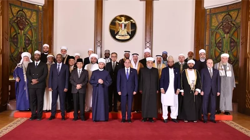 الرئيس عبدالفتاح السيسي يلتقي وزير الأوقاف والشؤون الدينية العُمانى