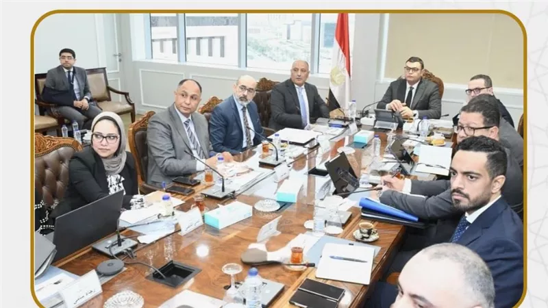 وزير الإسكان يبحث مع رئيس المركز الوطني لاستخدامات أراضي الدولة عدد من الملفات المشتركة 