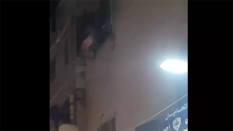 الأمن يفحص فيديو متداولاً لسيدة تلقي أطفالها من الطابق الثالث في المطرية