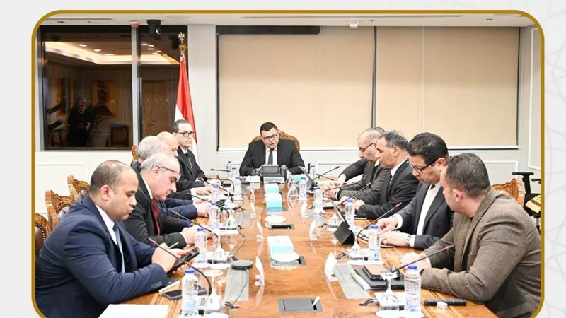 وزير الإسكان يتابع موقف مشروعات مدينة العلمين الجديدة