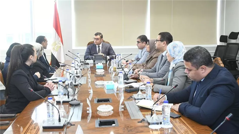 وزير الإسكان يلتقي مدير مكتب الهابيتات في مصر لبحث تعزيز التعاون في الملفات المشتركة لدعم التنمية العمرانية المستدامة