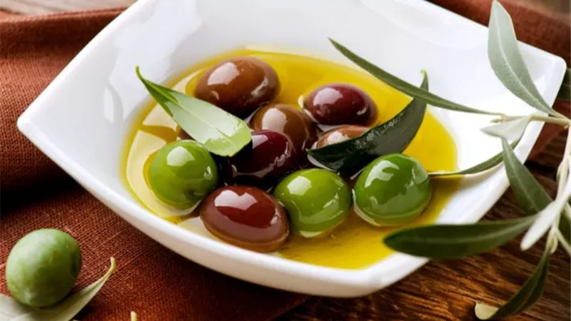 بشارة خير وبركة ..تفسير حلم أكل الزيتون في المنام لابن سيرين