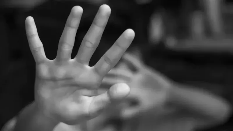 النيابة تحقق في واقعة تعذيب طفلة على يد والدها وزوجته بمنطقة المرج