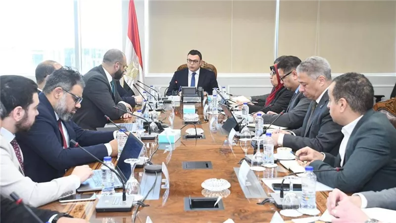 وزير الإسكان يتابع الإجراءات المتخذة لتدشين منصة تصدير العقار