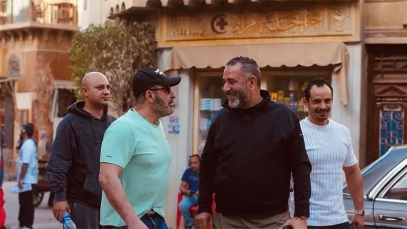 أحمد السقا يدعم هند صبري في كواليس 
