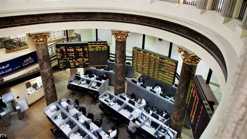 تراجع جماعي لمؤشرات البورصة المصرية وخسائر سوقية تقارب 0.8%