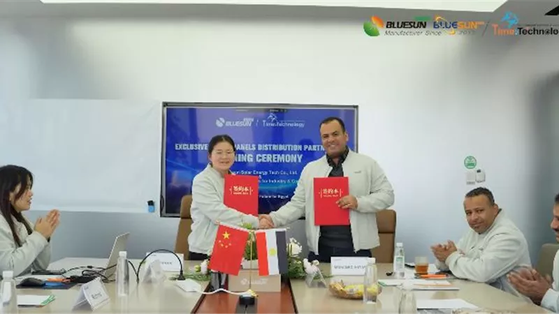 شركة تايم تكنولوجي توقع عقد شراكة مع blue sun solar الصينية لتوزيع ألواح للطاقة الشمسية