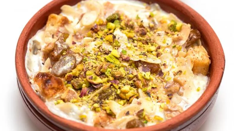 طريقة عمل  أم علي بالرقاق والمكسرات بخطوات بسيطة في المنزل 