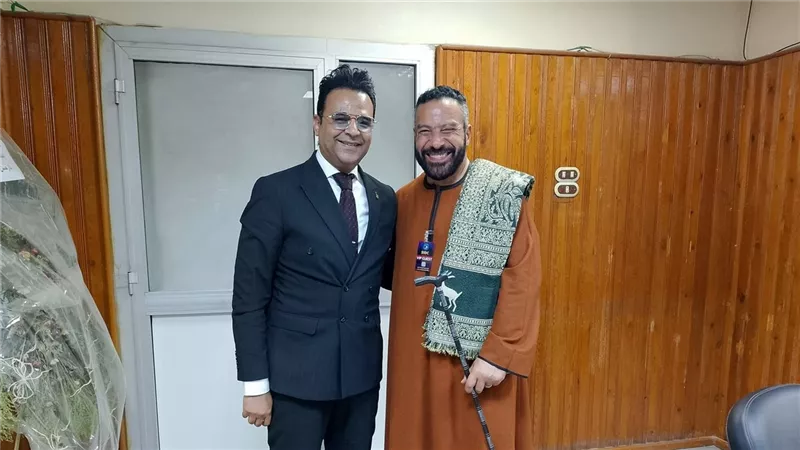 وكيل وزارة الصحة بسوهاج يستقبل الفنان وطبيب الأسنان محمد خميس 