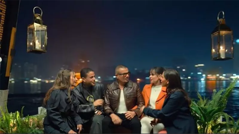 عمرو دياب يجمع أولاده في إعلان رمضاني جديد وأغنية “نقصاك القعدة”