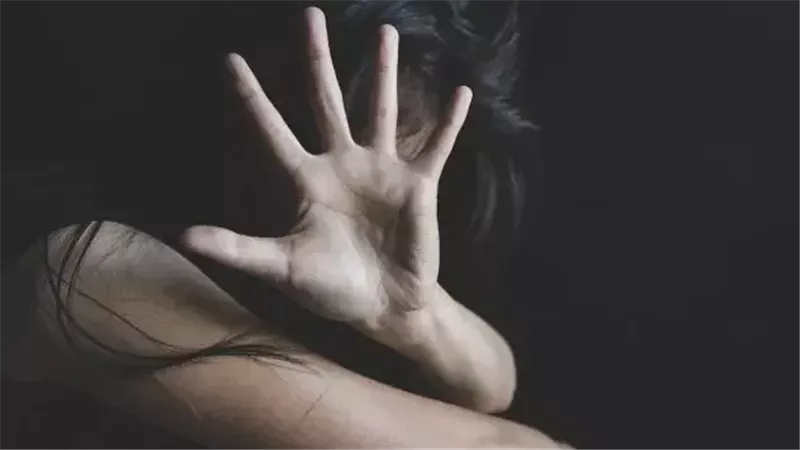 اعتداء جنسي على مريضة داخل مستشفى في المنصورة يثير غضبًا واسعًا