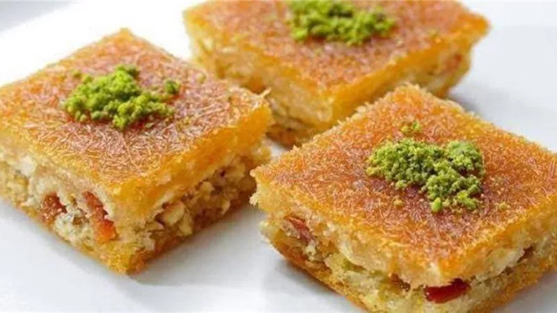 طريقة عمل الكنافة بالزبيب وجوز الهند بخطوات بسيطة مثل المحلات 