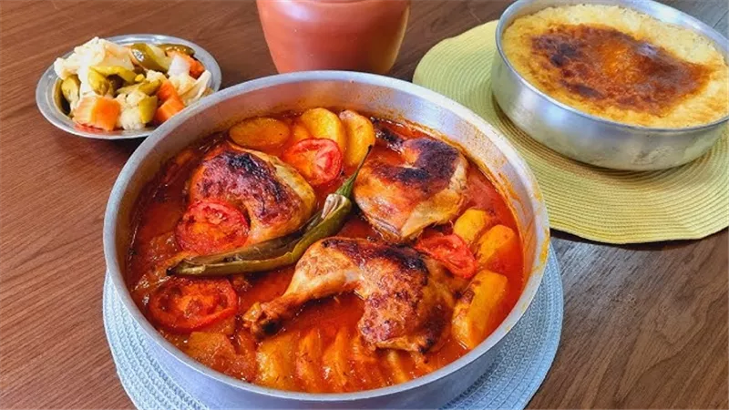 طريقة عمل صينية الفراخ بالبصل المكرمل والبطاطس على سفرة رمضان 