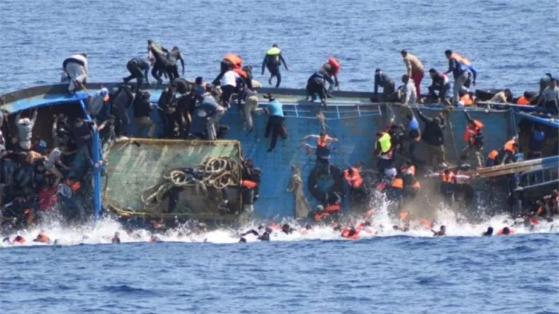 غرق مركب هجرة غير شرعية كان متجهاً إلى اليونان على متنها مصريين..والخارجية تتابع الحادث