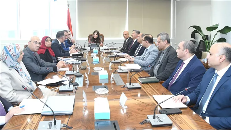 وزيرة الإسكان تبحث مع رئيس 