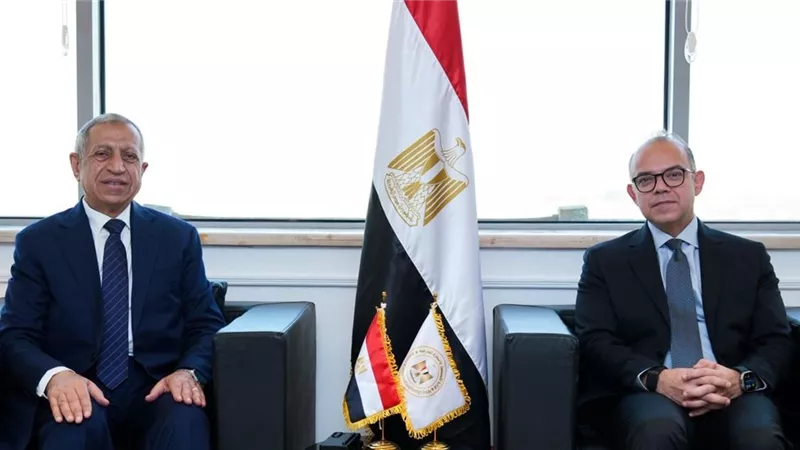 تعزيز التعاون بين الأكاديمية العربية ووزارة الاستثمار لدعم ريادة الأعمال وجذب الاستثمارات