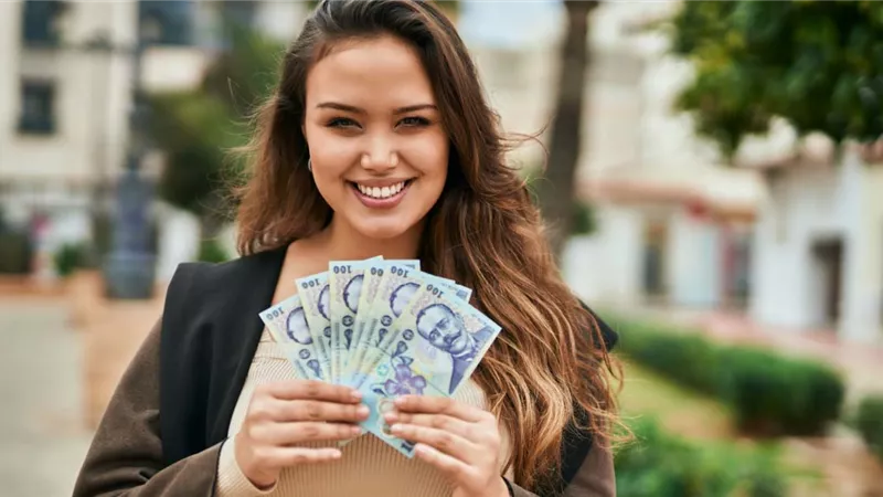 بشارة خير أم علامة شر؟  .. تفسير رؤية النقود الورقية في المنام لابن سيرين