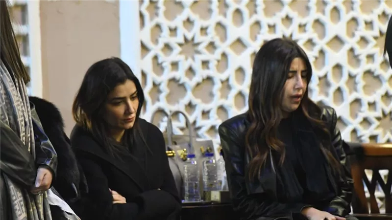 عزاء والد مي عمر يشهد لحظة تصالح بينها وبين غادة عبد الرازق 