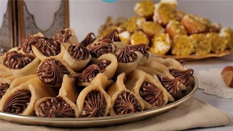 حلويات رمضان 2026 .. طريقة عمل القطايف بالنوتيلا  في مطبخك
