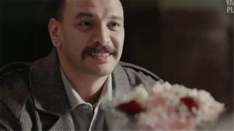 أحمد خالد صالح يمازح هند صبري في نهاية مناعة ووالده يعود للذاكرة 
