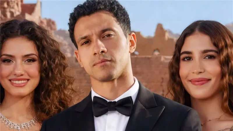 جوز الاتنين.. عصام عمر يمازح جيهان الشماشرجي وجنا الأشقر بصورة زفاف 