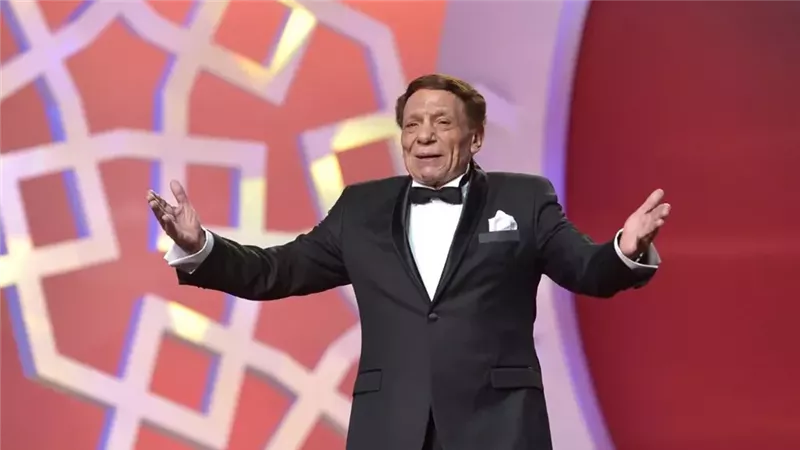 عادل إمام يظهر للكاميرا مرة أخرى.. وعمرو الليثي يكشف مفاجآت عن الزعيم