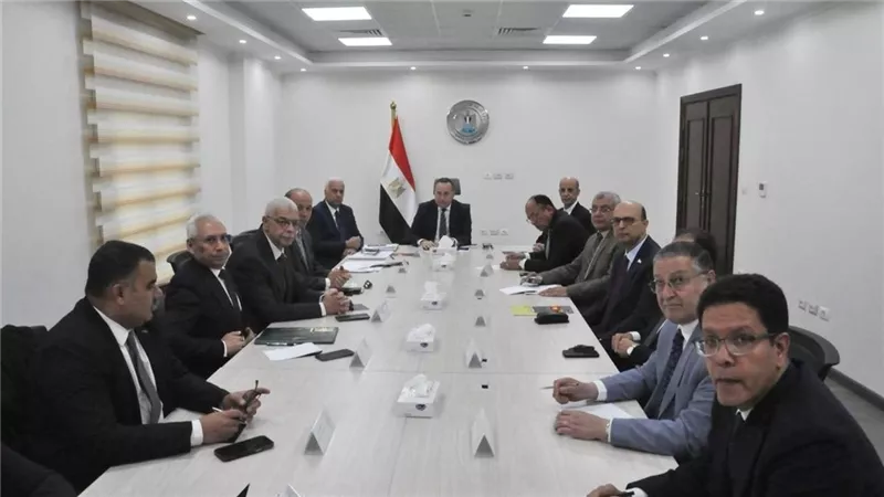 وزير التعليم العالي يتابع مع رؤساء الجامعات الأهلية انتظام الدراسة بالفصل الدراسي الثاني