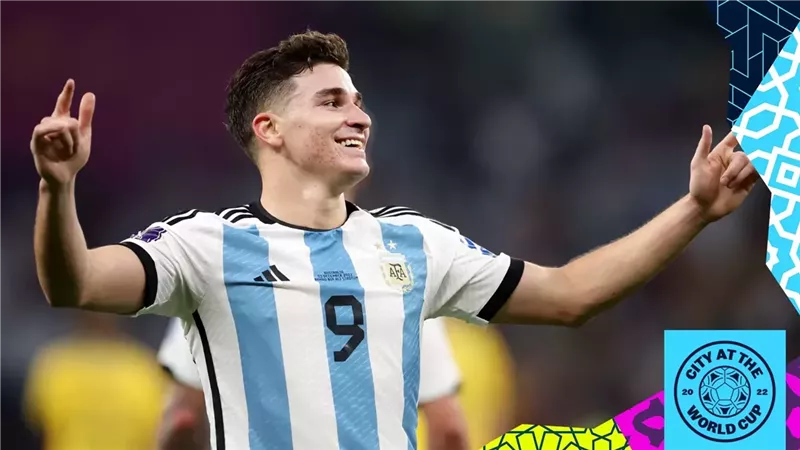 برشلونة يحدد سقف 100 مليون يورو للتعاقد مع جوليان ألفاريز صيف 2026