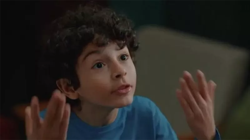 الطفل جان رامز يسلط الضوء على تأثير الطلاق في مسلسل “بابا وماما جيران”