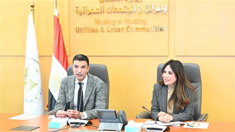  وزيرا الإسكان والصناعة يبحثان سبل التعاون المشترك في ملف تطوير المناطق الصناعية بما يدعم الصناعة والمصنعين