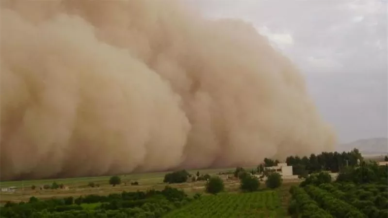 بشارة خير أم علامة شر؟.. تفسير رؤية العاصفة في المنام لابن سيرين