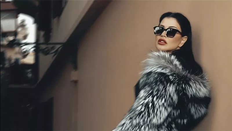 جومانا مراد تجسد الجرأة والفخامة في إطلالة واحدة