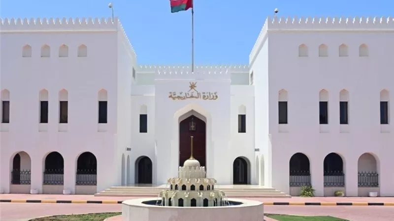 سلطنة عُمان تجدد دعوتها لوقف الحرب وإحلال السلام رغم الهجماتُ التي استهدفتها